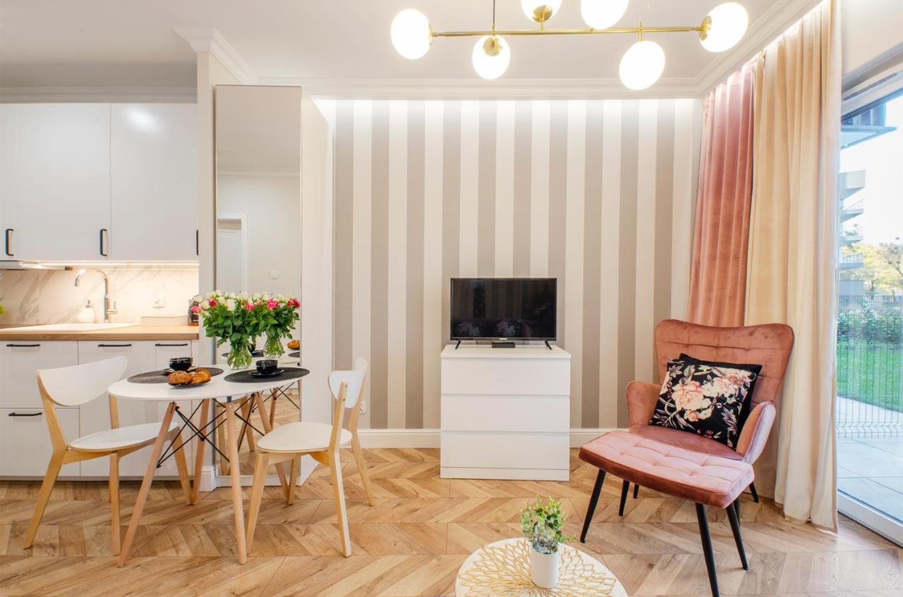 Sky Home- Rose Apartament -Manufaktura, Bezplatny Parking, Klima, Dostep Na Kod 우치 외부 사진