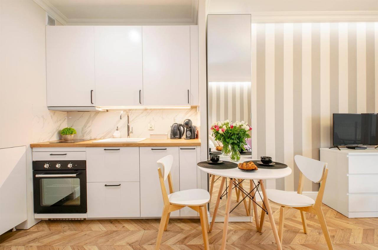 Sky Home- Rose Apartament -Manufaktura, Bezplatny Parking, Klima, Dostep Na Kod 우치 외부 사진