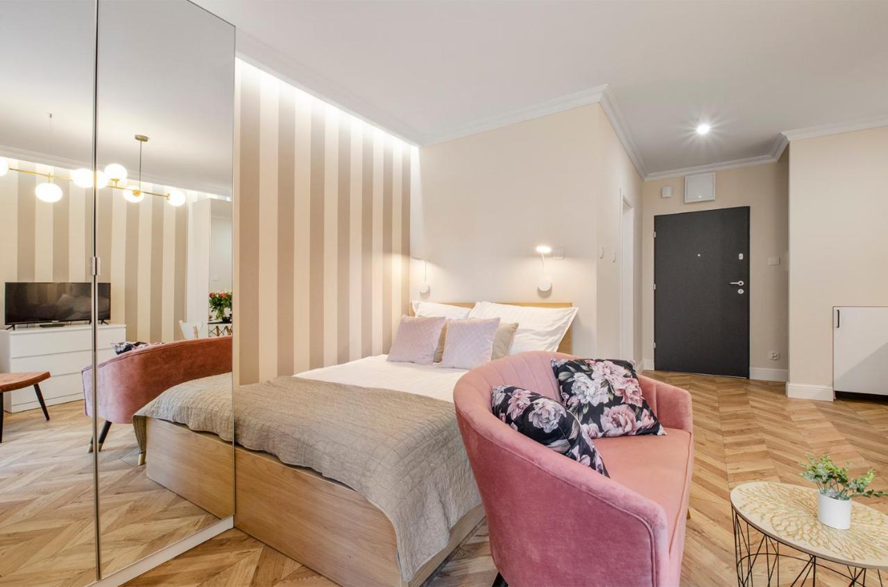 Sky Home- Rose Apartament -Manufaktura, Bezplatny Parking, Klima, Dostep Na Kod 우치 외부 사진